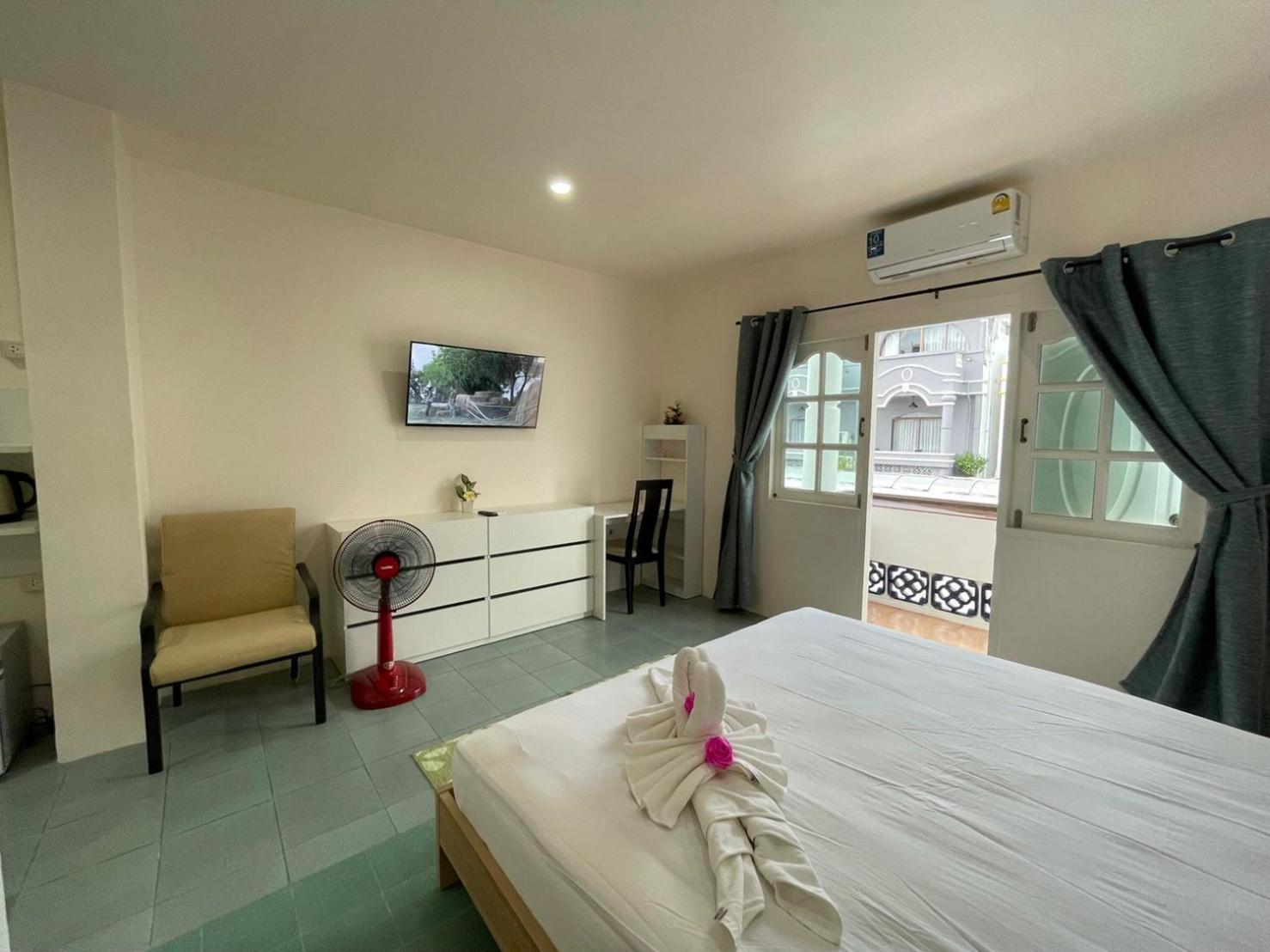 Inn Dulgence Patong Exterior photo